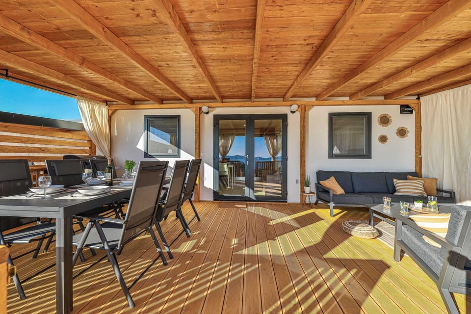 Patio, Day, Balcony/Terrace, Living room, Seating area