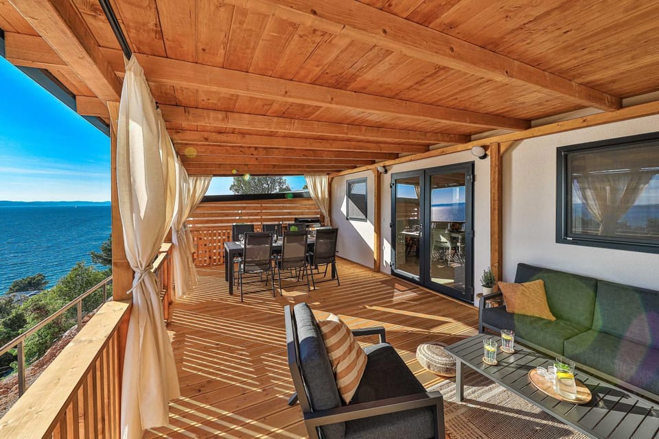 Patio, Day, Natural landscape, View (from property/room), Balcony/Terrace, Living room, Seating area, Dining area, Evening entertainment, Sea view