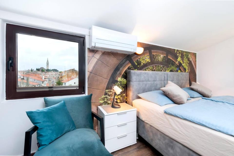 Seating area, Bedroom