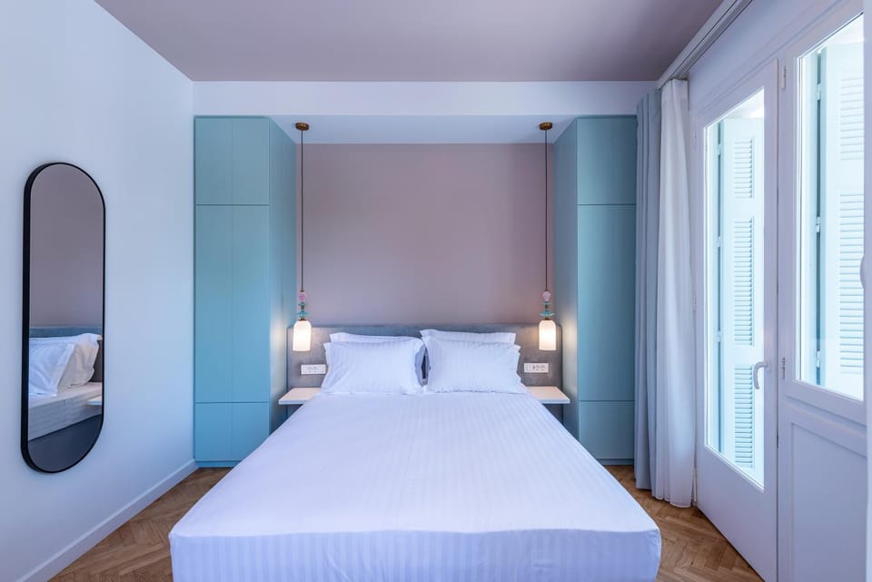 Bed, Photo of the whole room, wardrobe