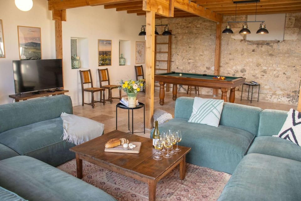 Grande maison, piscine. 15 personnes. Sancerre House in Centre-Val de Loire