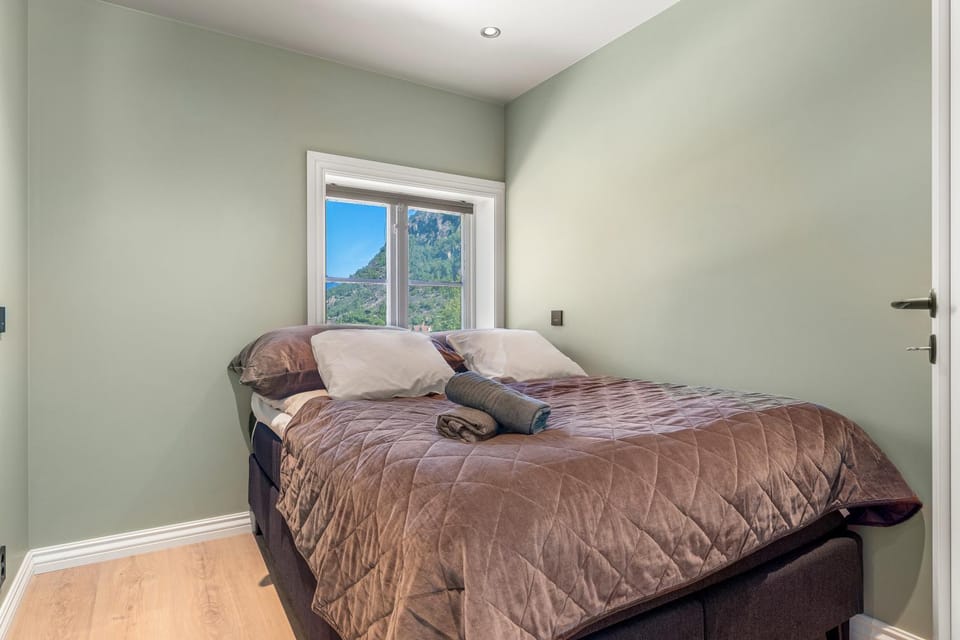 Bed, View (from property/room), Photo of the whole room, Bedroom