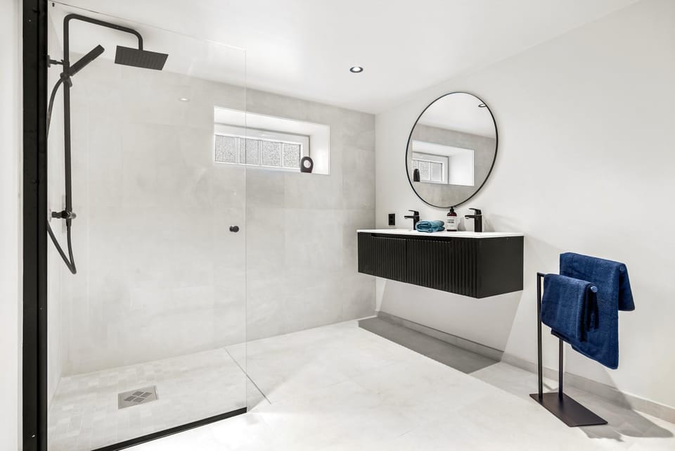 Shower, Bathroom, towels
