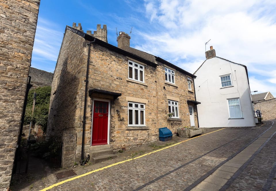 JACKS COTTAGE - Cosy Cottage in the Heart of Richmond House in England