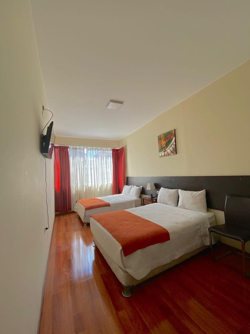 Bed, Bathroom, TV and multimedia, Photo of the whole room, Bedroom, Street view