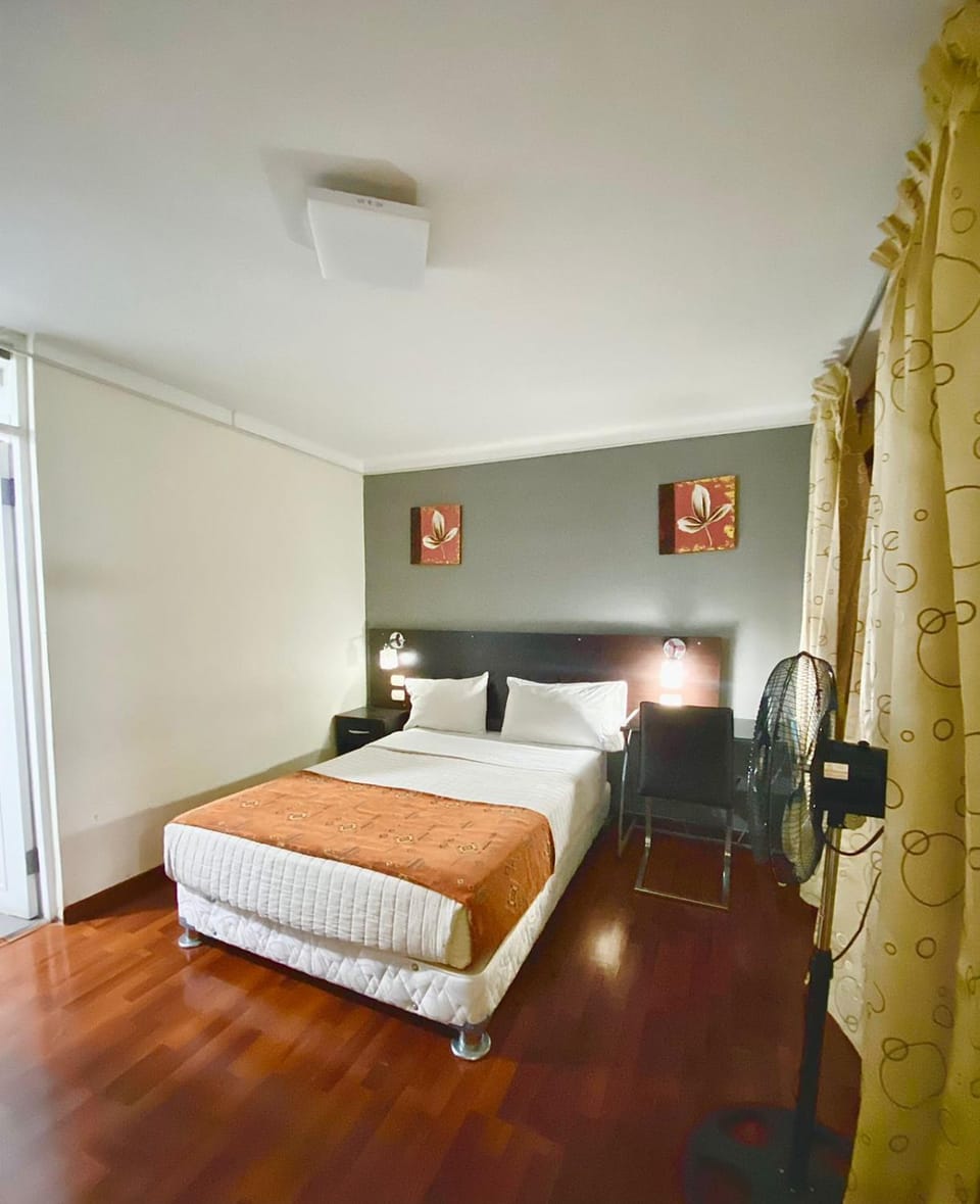 Bed, TV and multimedia, Bedroom