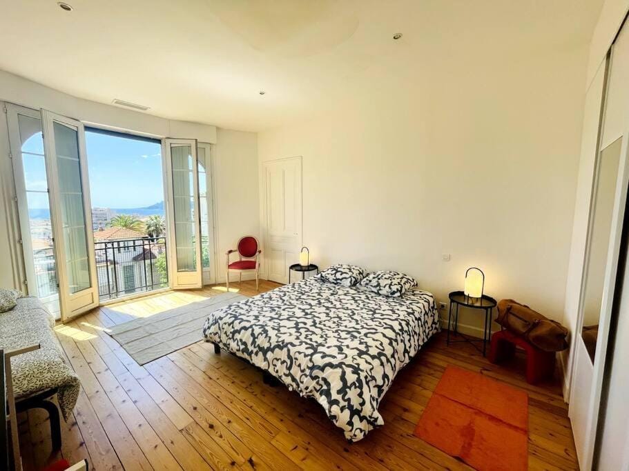 SUPERBE 2 TERRASSES VUE MER Apartment in Cannes