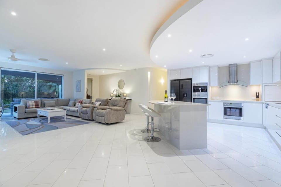 TV and multimedia, Kitchen or kitchenette, Living room, Seating area, Dining area, dishwasher, minibar, pet friendly, stove
