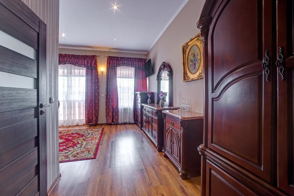 Communal lounge/ TV room, Bed, Bedroom, wardrobe