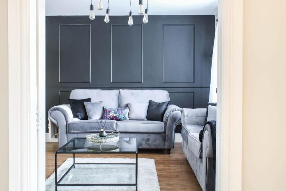 Private driveway - close to Warwick Racecourse & Warwick Castle!! House in Warwick