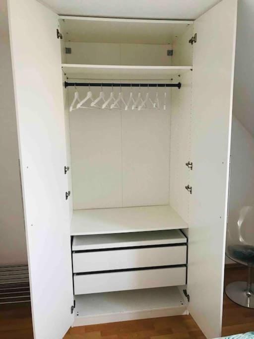 Bedroom, wardrobe