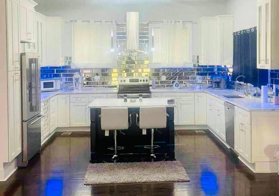 1966-Huge 4BR w/Rooftop Veranda House in Candler-McAfee