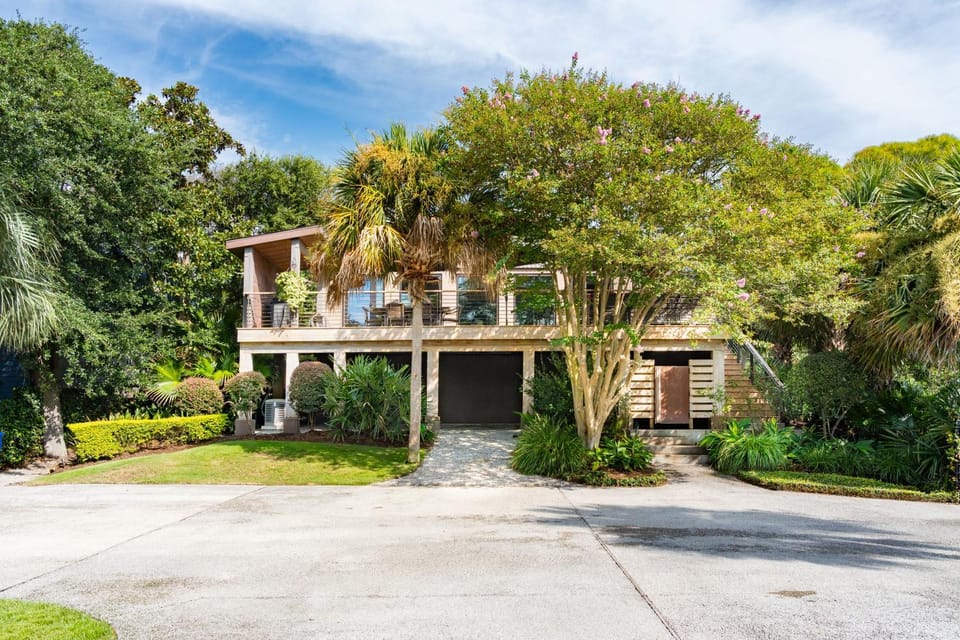 Folly Vacation 620 Entire Home plus Apt, one block to the beach and pet friendly House in Folly Beach
