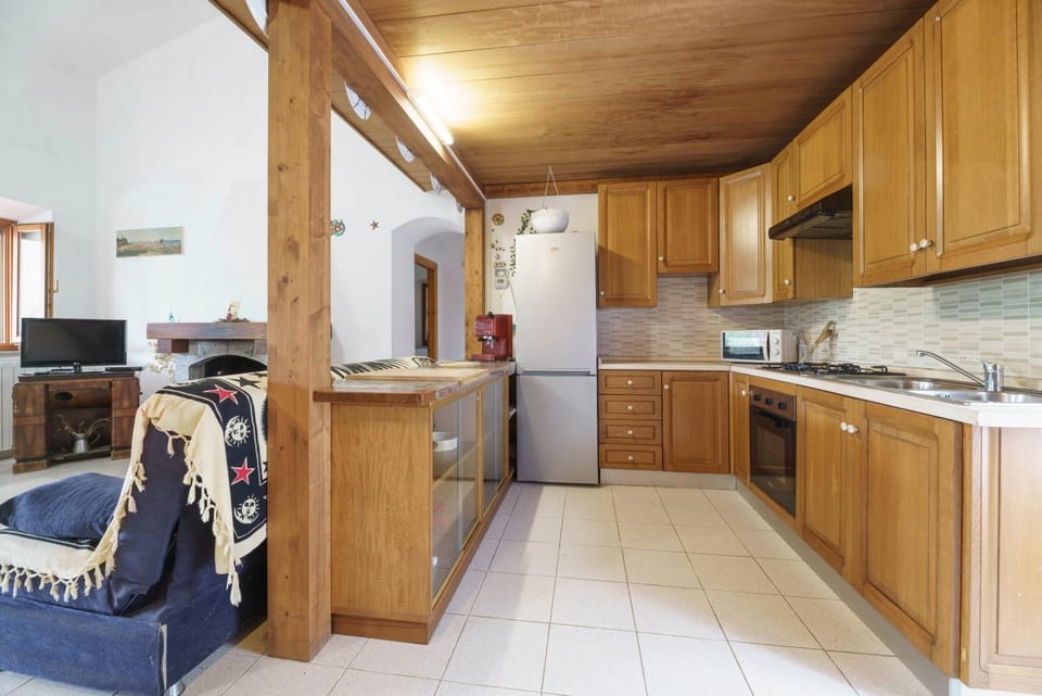 TV and multimedia, Kitchen or kitchenette, Living room, Dining area, oven, stove