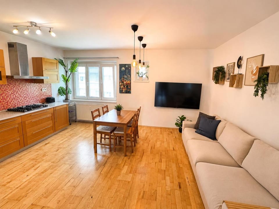 TV and multimedia, Kitchen or kitchenette, Living room, Dining area