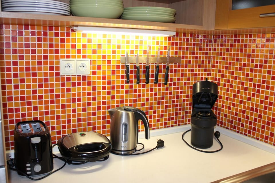 Coffee/tea facilities, Kitchen or kitchenette, toaster, toaster