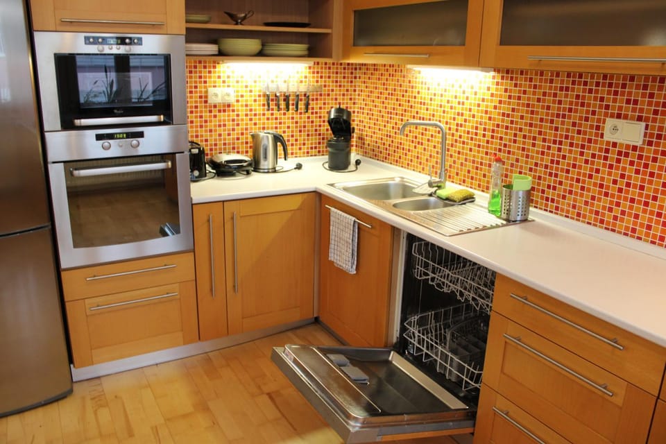 Coffee/tea facilities, Kitchen or kitchenette, dishwasher, microwave, oven, pet friendly, stove, toaster