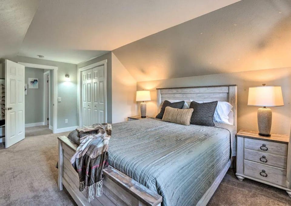 4 bed 2 bath home located near Rocky Mountain National Park House in Estes Park