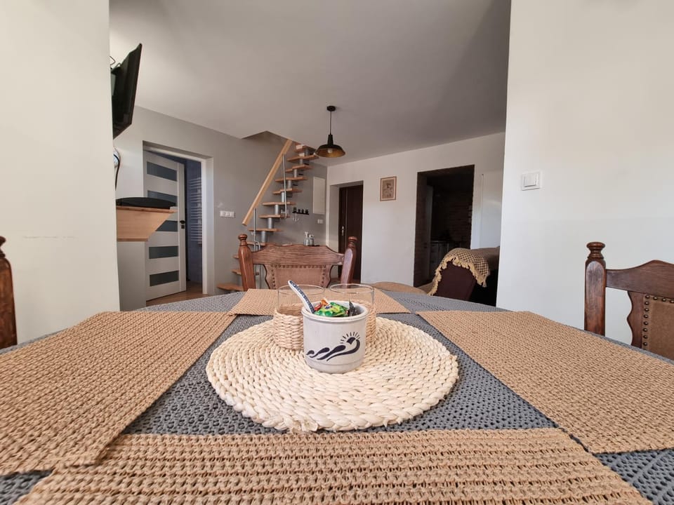 Communal lounge/ TV room, TV and multimedia, Seating area, Dining area, Evening entertainment