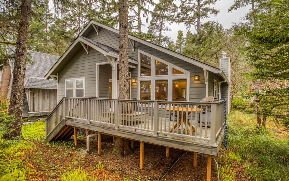 Prince of Tides MCA #66 - Meredith Lodging House in Manzanita