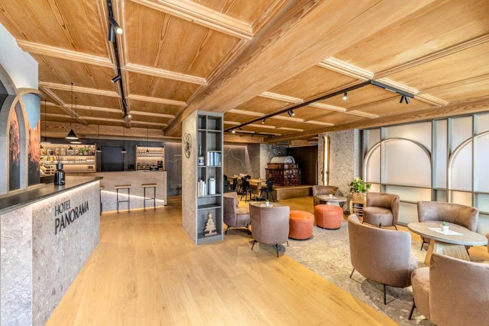 Communal lounge/ TV room, Lobby or reception