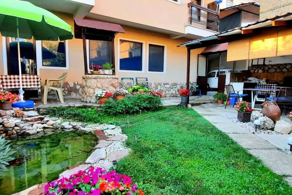 STUDIO 88 white Apartment in Ohrid