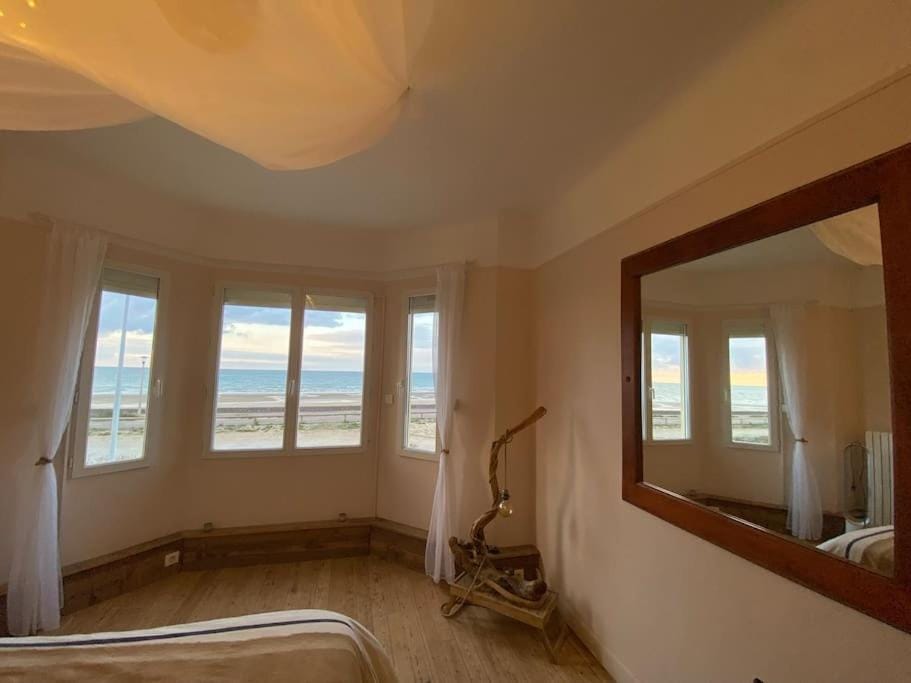 Spa privatif face mer Riva Romantic & SPA Villa in Normandy