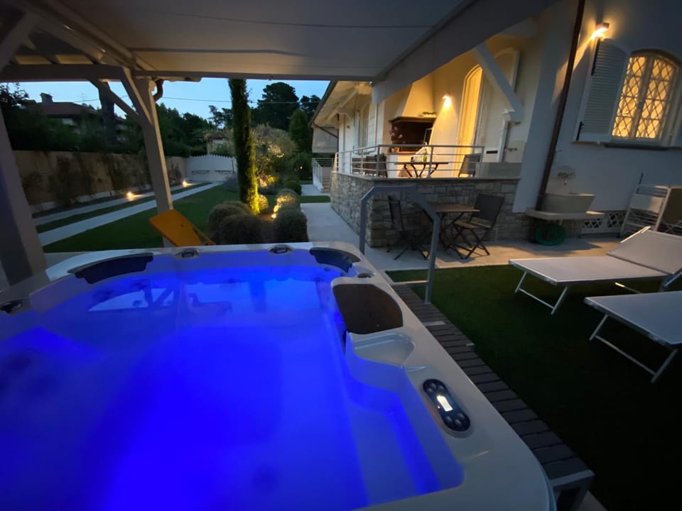 Hot Tub, Hot Tub, View (from property/room), Pool view