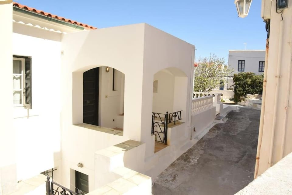 Property building, Neighbourhood