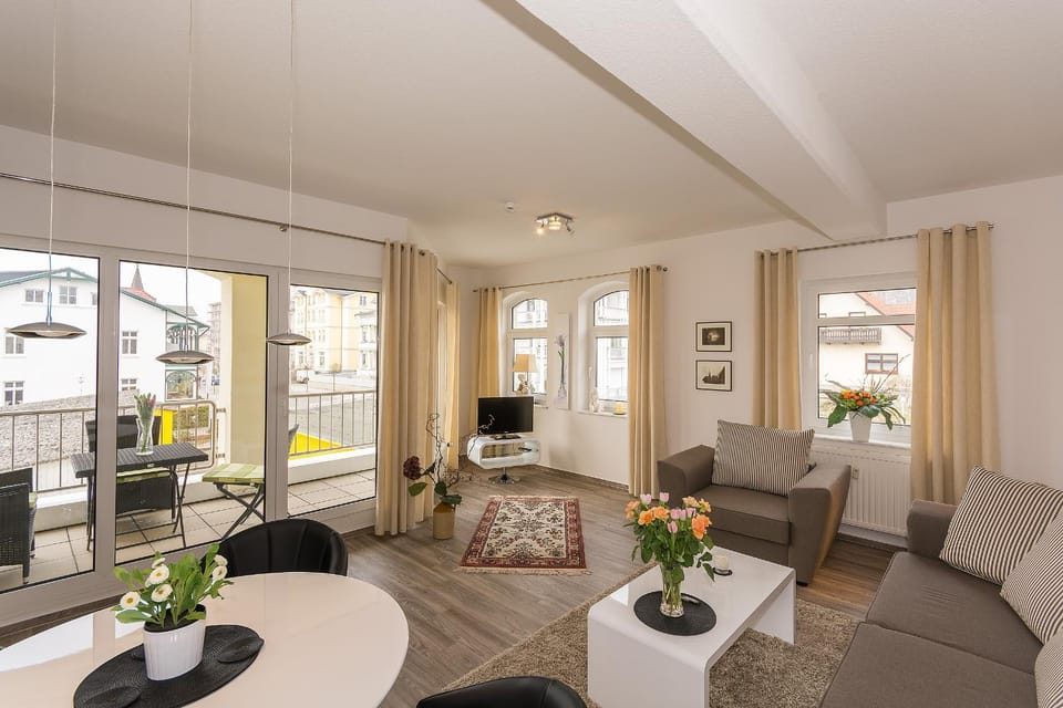 Living room, Area and facilities