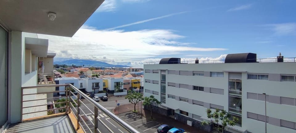 Property building, View (from property/room), Balcony/Terrace, City view, Street view, Parking