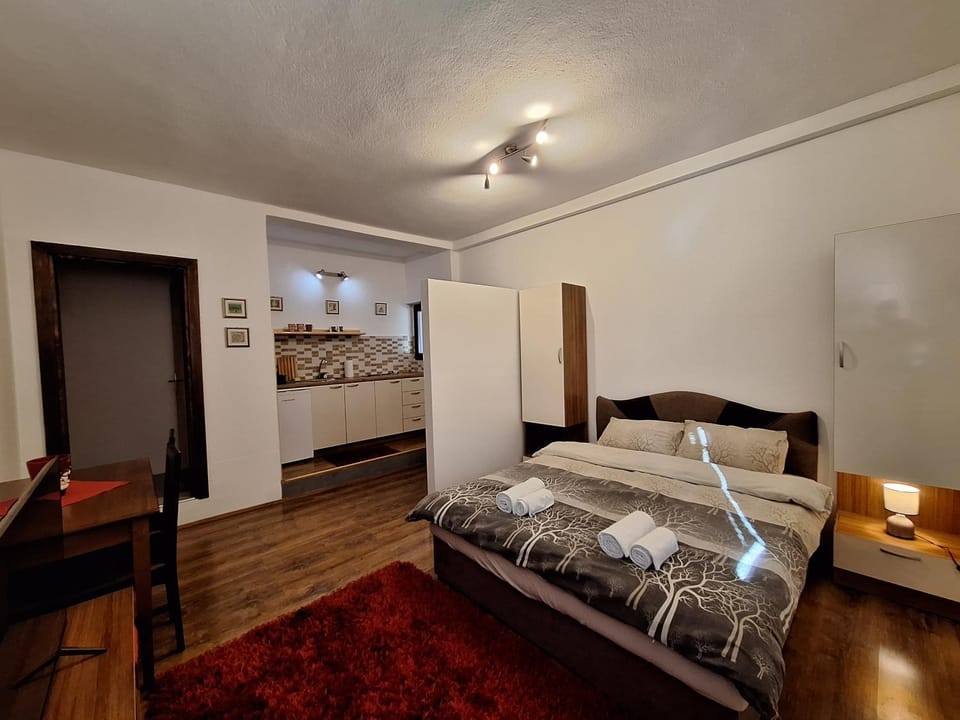 Bed, Kitchen or kitchenette