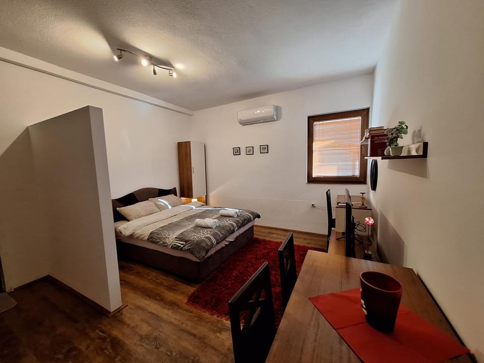 Bed, Garden view