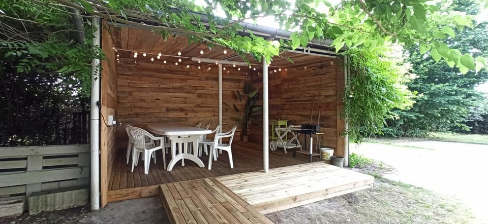 Patio, Day, Dining area, Garden view