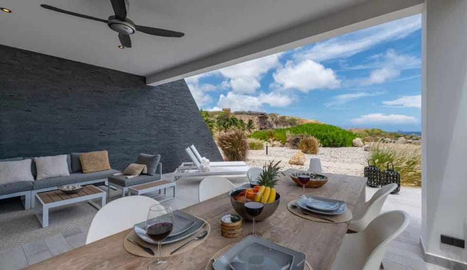 Reef View - Luxury apartment with seaview and pool Apartment in Sint Michiel