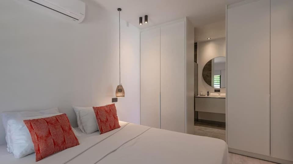 Reef View - Luxury apartment with seaview and pool Apartment in Sint Michiel