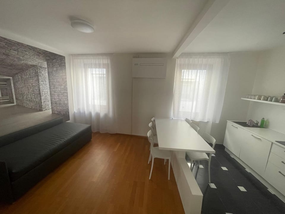 Kitchen or kitchenette, Living room, Seating area, Dining area