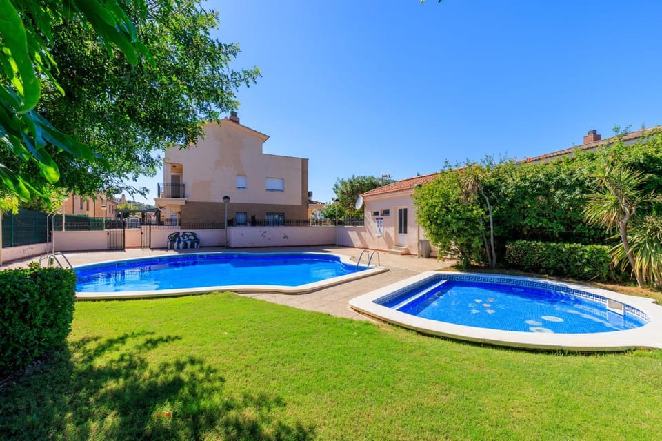 Swimming pool, Swimming pool