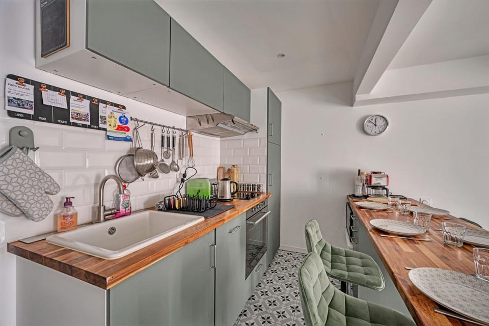 Kitchen or kitchenette, Dining area, minibar, pet friendly, stove