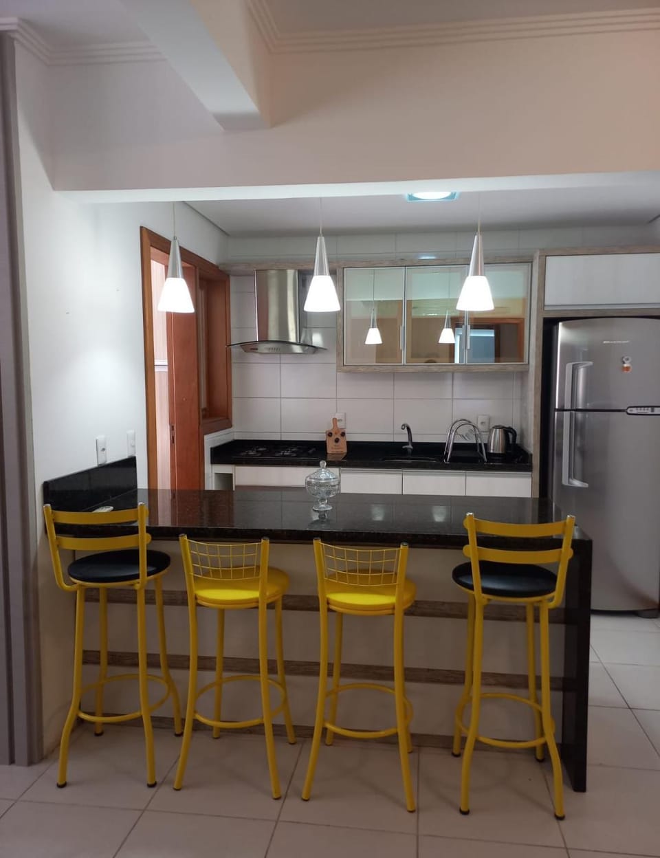 Kitchen or kitchenette, Dining area, minibar, oven, stove