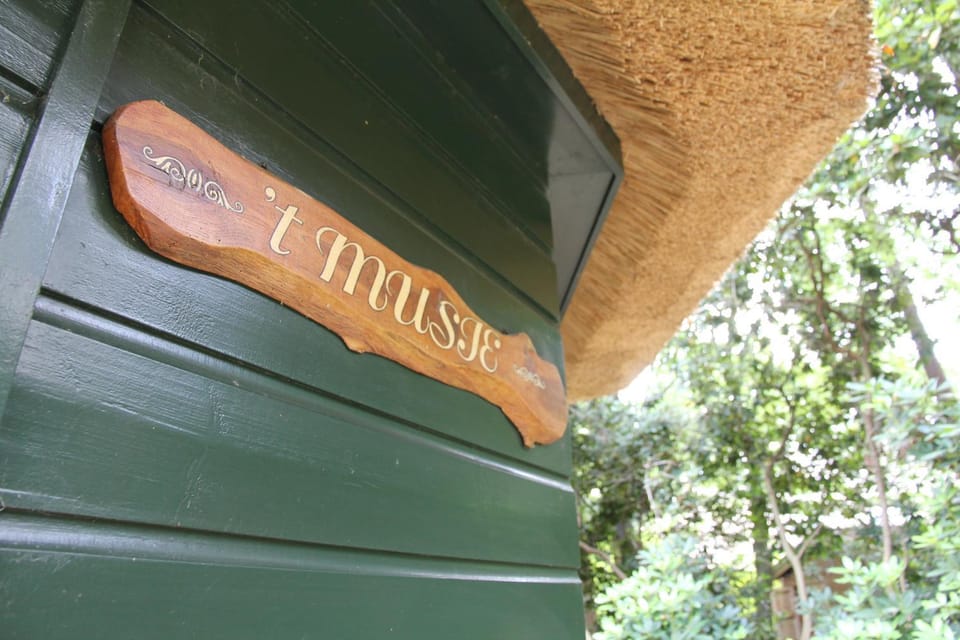 Facade/entrance, Logo/Certificate/Sign