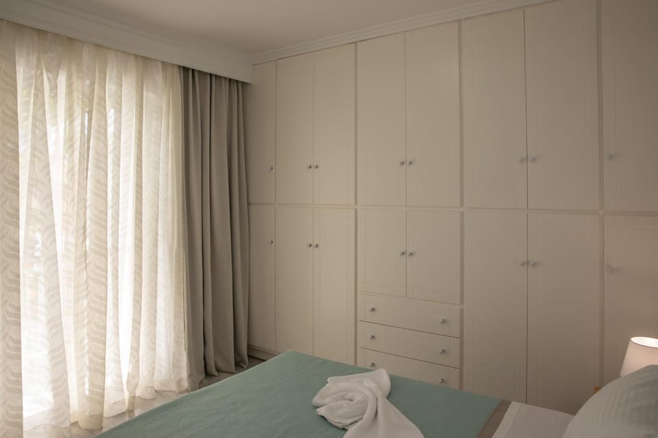 Bedroom, wardrobe