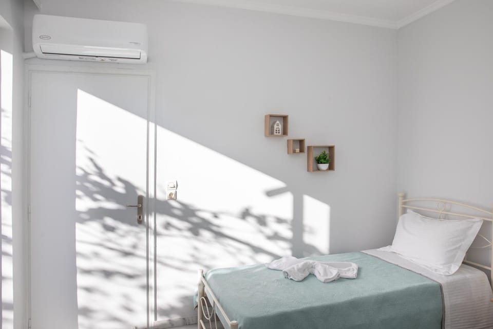 Bedroom, towels, air conditioner