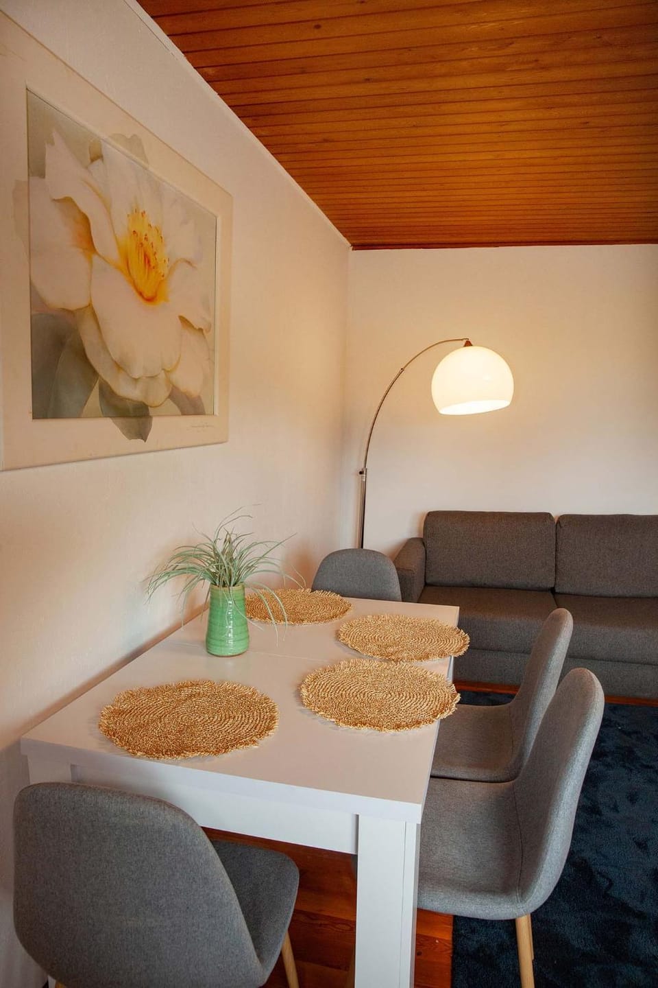 Seating area, Dining area