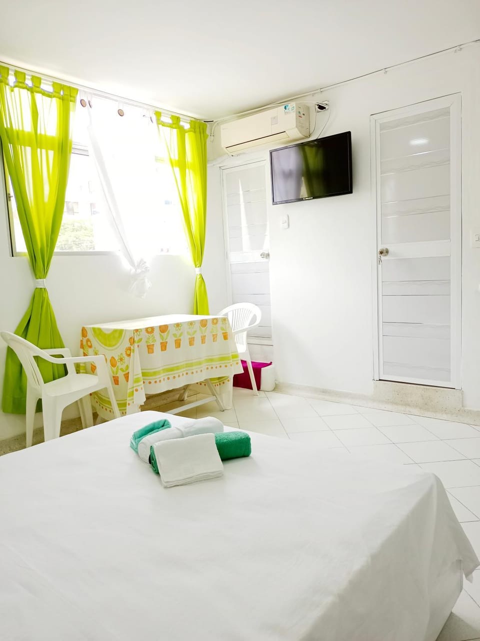 TV and multimedia, Dining area, Bedroom, towels