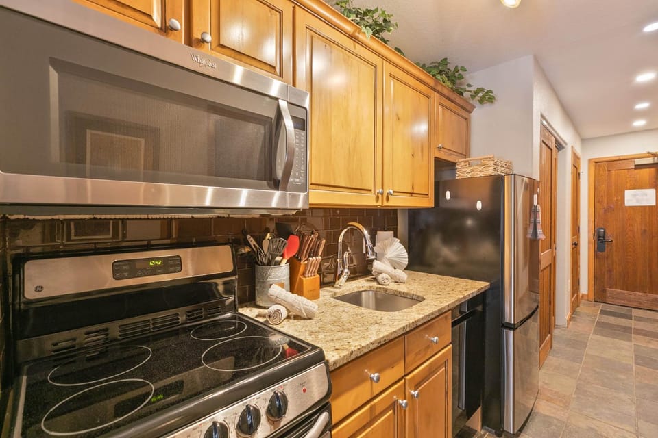 Riverbend Centennial Run Condo: Ski In/Out Apartment in Breckenridge