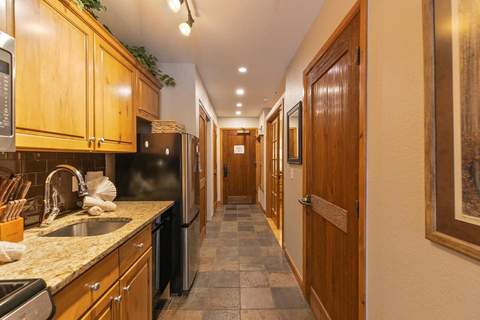 Riverbend Centennial Run Condo: Ski In/Out Apartment in Breckenridge