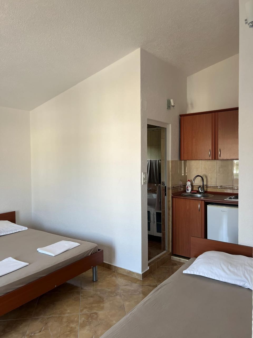 Kitchen or kitchenette, Photo of the whole room, Bedroom, stove