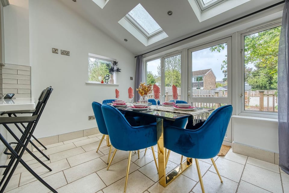 Designer Nottingham Abode Sleeps 16 Apartment in Nottingham