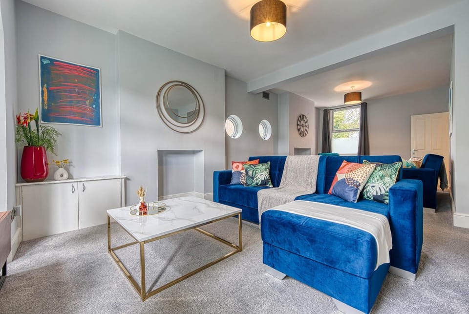 Designer Nottingham Abode Sleeps 16 Apartment in Nottingham